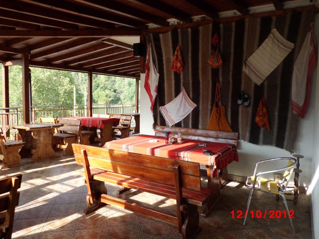 Семеен Хотел Кристал Smolyan Eksteriør billede