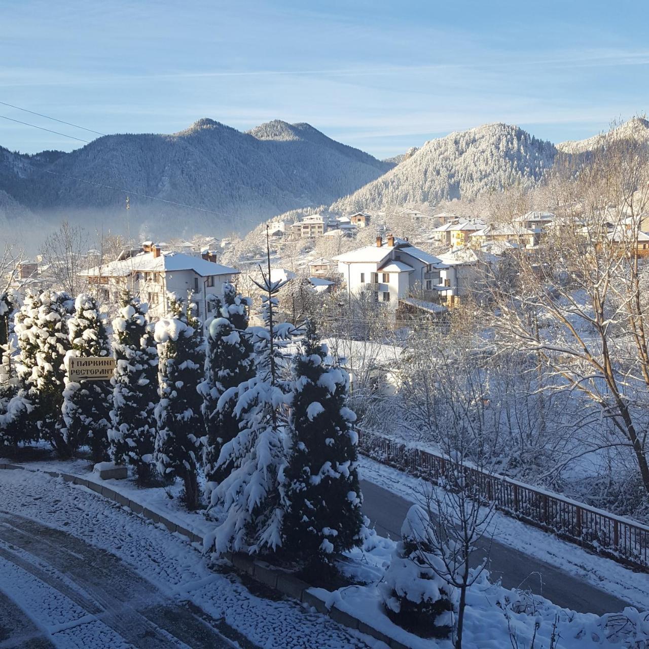 Семеен Хотел Кристал Smolyan Eksteriør billede